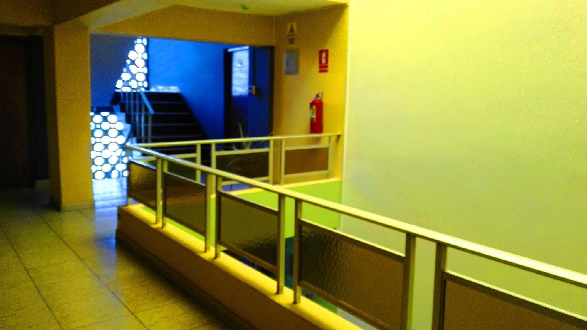 La Del Rey - Airport
